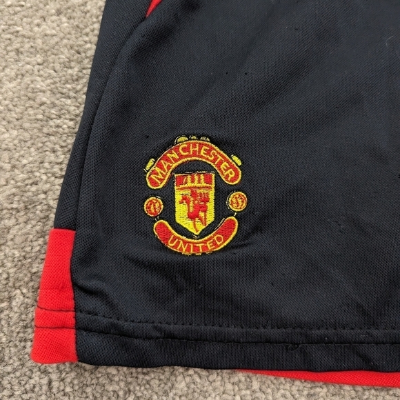 Manchester United athletic shorts for boys size youth Small - Picture 2 of 5
